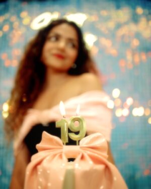 Hansika Krishna Instagram - 19

birthday dress by: @santinni.in 🎀
shot by: @_mathews_photography 📸 
decor by: @lizaraevents 🎈 
cake by: @mias.cupcakery 🎂 
cake topper bow: @leo_krafty