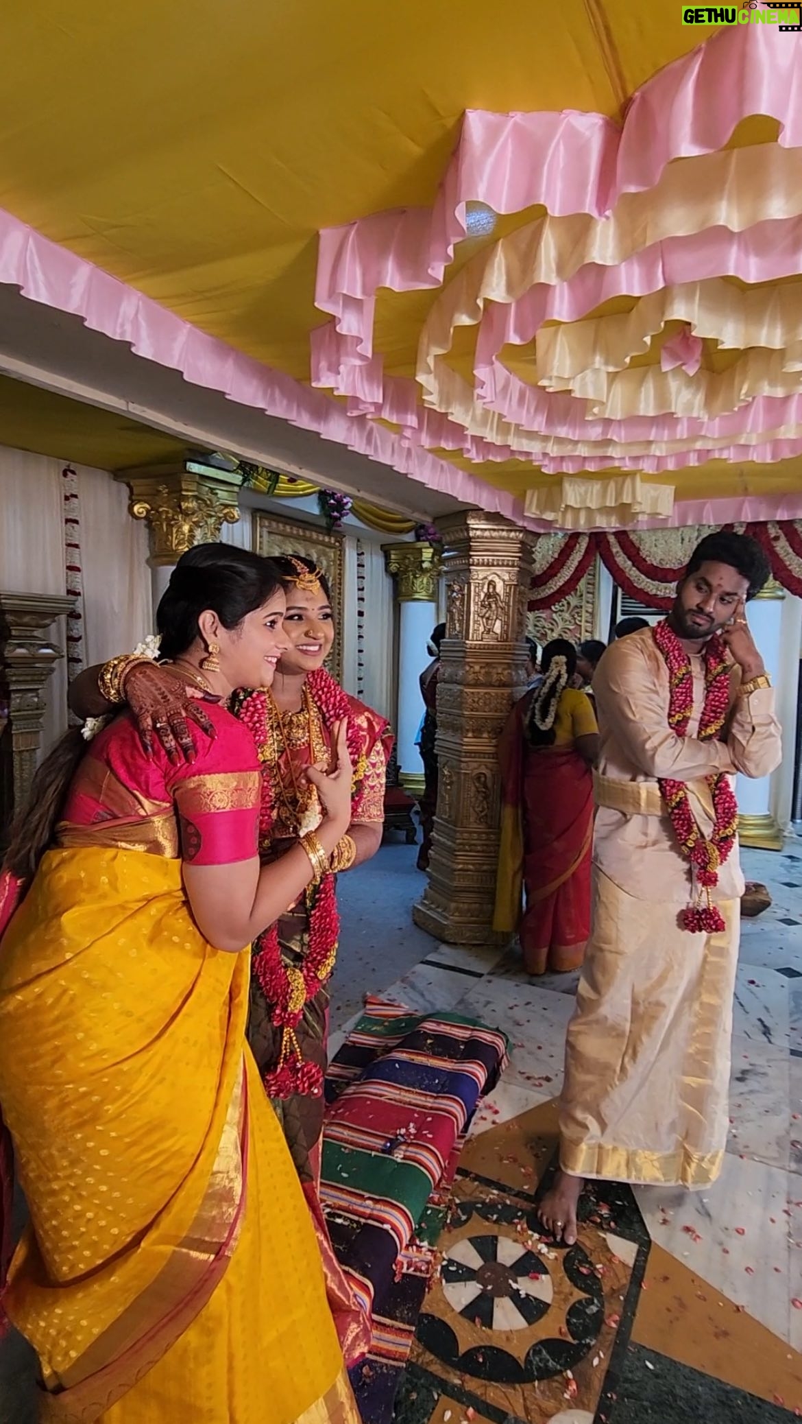 Haripriya Isai - 48.9K Likes - Sontha Kalyanathulayae 3rd wheel aaaa naaanu 🙄
@janani_pradeep
@haripriyaa_official