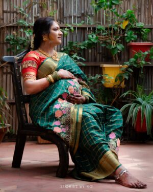 Hariprriya Instagram - ನಾನು.. ನನ್ನ ಕನಸು..❤️

#simhapriya #momtobe #dadtobe #excitement #family #love #babybump #babyshower #culture #traditions #celebrations 
 
@makeover_with_sara 
@hair_by_bhavya_achar 
 @mehendistoriesbykiran