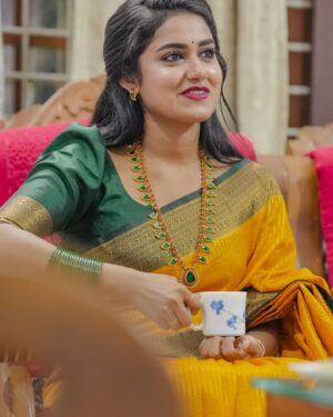 Haritha G Nair Instagram - 🌻candids🌻
.
Costume : @canisaperidotclothing 
Ornaments : @canisaperidot 
MUA, Hair & Saree draping : @pink__passion_ 
Photography : @i_magics_photography_ 
.
#saree #SareeLove #IndianBeauty #TraditionalWear #GoldenSaree #DesiQueen #EthnicVibes #SareeNotSari #IndianCulture #graceful #elegantlook #FestiveMood #stylewithtradition #royalvibes