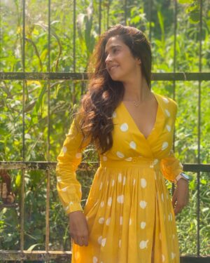Harleen Sethi Instagram - Made for sunny days 

🌻