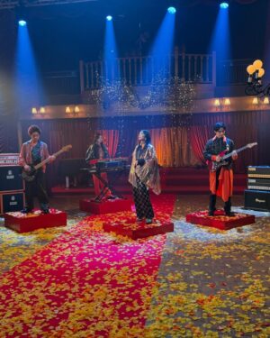 Haruko Nagaya Instagram - ところで
「馬鹿の一つ覚え」Music Video、みた？
「六人の嘘つきな大学生」、みた？