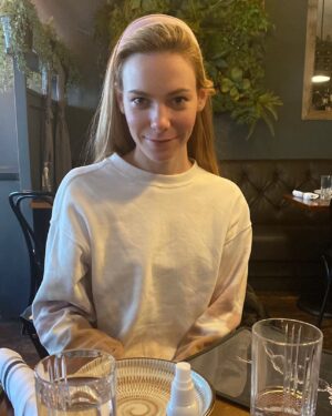 Hayley Erin Instagram - In honor of @chloelanier123’s birthday here is a collection of photos of her being cute. Love you Chloe 🕶️ Ft our karaoke song 😂