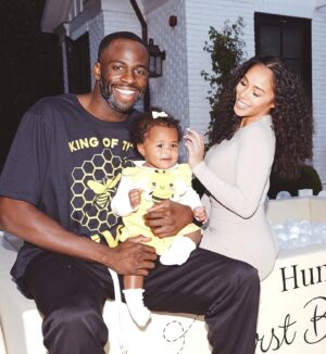 Hazel Renee Instagram - BIG ONE! I’ve Never Seen A Year Speed Past Until I Birthed The Littles! Honey Hunny Hunni Bee Ya’ll! The Sweetest Little Bee 🐝 Out The Clan! May God Shower You With Abundant Favor & Purpose Always! A Subtle Reminder That The Tiniest Hands Warm My Heart And The Purest Eyes Are Looking Up To Me! Happy First Bee Day Earthside Hunni 🍯 Mannnn We Love Her Down!!💛💛💛💛💛
Thank You @encoreevents90210 For Making This Extra Special🫶🏼 #FirstBirthday #BigOne #BeeDay