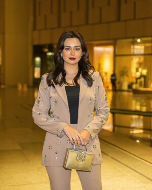 Heba Magdi Instagram - مصر تتحدث عن نفسها ❤️
من المتحف المصري الكبير 
حفل شركة كليك @kleekdevelopments 
____________
Suit @be_my_guest_shopping 
Clutch @alicia_arts 
Photo @mariam_elnwashy_ph