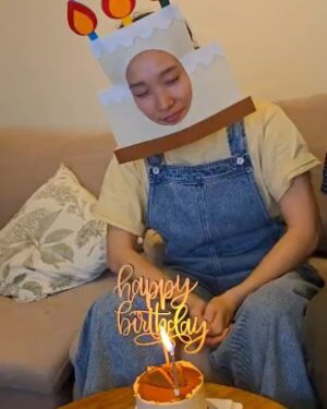 Hedwig Tam Sin-Yin Instagram - 年尾回顧電話的影片
特此出賣自己

1.櫻花之國
2.攝於腳痊癒後
3.中二病
4.食物利誘
5.無論如何都是女車手
6.無人發現
7.永遠輸比renci的我
8.奶雯
9.無法拒絕家姐送我的兩個蛋糕
10.有心人士怕我在養傷期怕我悶死之浴缸中授課