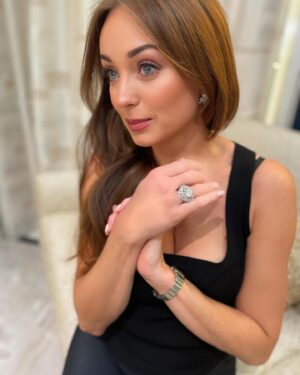 Helen George Instagram - Dreamy dress up
@tiffanyandco