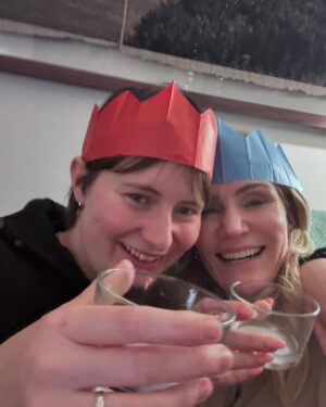 Helle Thorning-Schmidt Instagram - Merry Christmas to you all out there. No shortage of Yuletide hygge here in London. Pubs and friends, duck and dancing around the tree yesterday and the silliest best times with the Kinnocks today❤️❤️🎄🎄