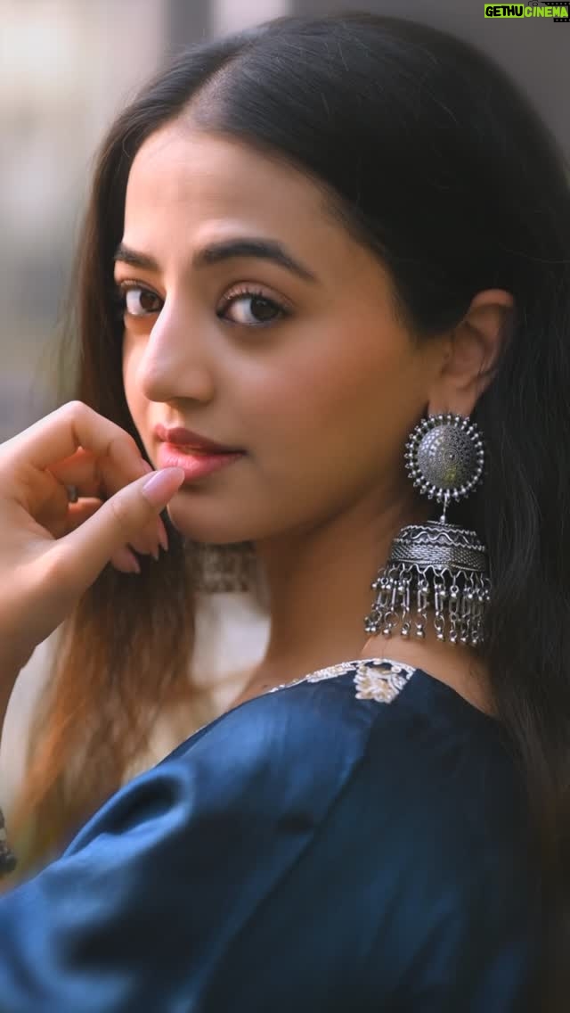 Helly Shah - 165.1K Likes - 💙
Outfit @meghapittidesigns
PR @sonyashaikh