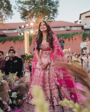 Hemal Ingle Instagram - Say hello to Mrs. Chordia ❤️
.
.
Makeup by one and only @atonmuah ❤️
Hair designed by @shailesh_mistry_minksalon @tresminkdeshaileshmistry 
Pictures by @harsh.shotstories
