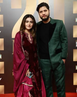Hiba Bukhari Instagram - @humtvpakistanofficial 20th anniversary ✨
With this handsome man @imarezahmed 

Wearing this beautiful dress by @farahtalibaziz 🌸
Makeup by my all time favourite @meerabs_salon 💕