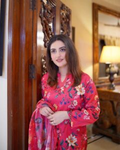 Actress Hiba Bukhari HD Photos and Wallpapers October 2024