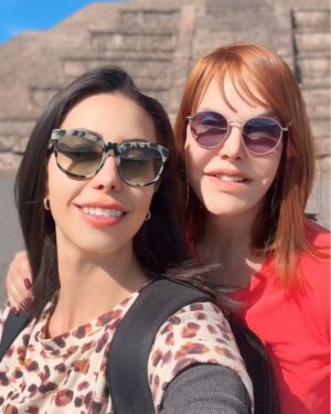 Hilda Abrahamz Instagram - Mi amada @danielagrate , hoy celebro el día en que llegaste a mi vida para llenarla de amor, luz y felicidad. No hay palabras suficientes para describir lo orgullosa que me siento de ti, de la persona maravillosa en la que te has convertido. Cada año a tu lado ha sido un regalo, un cúmulo de momentos hermosos que atesoro en el alma.

Le pido a Dios y al Universo que te rodeen de bendiciones, de salud, de amor y de todo lo que haga brillar tu corazón, porque no hay mayor deseo para mí que verte plena y feliz. Yo ya lo soy, porque tenerte como hija es el regalo más grande que la vida me ha dado. Feliz cumpleaños, mi niña, mi orgullo, mi todo. Te amo con el alma. ❤️✨🎂