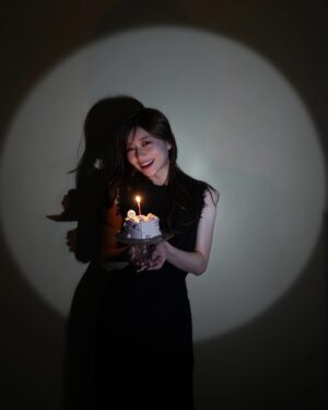 Hina Ishizaki Instagram - ⁡
本日1月23日また1つ歳を重ねました🎂♡
⁡
いつも応援ありがとうございます！
素敵なメッセージに癒されています…♡