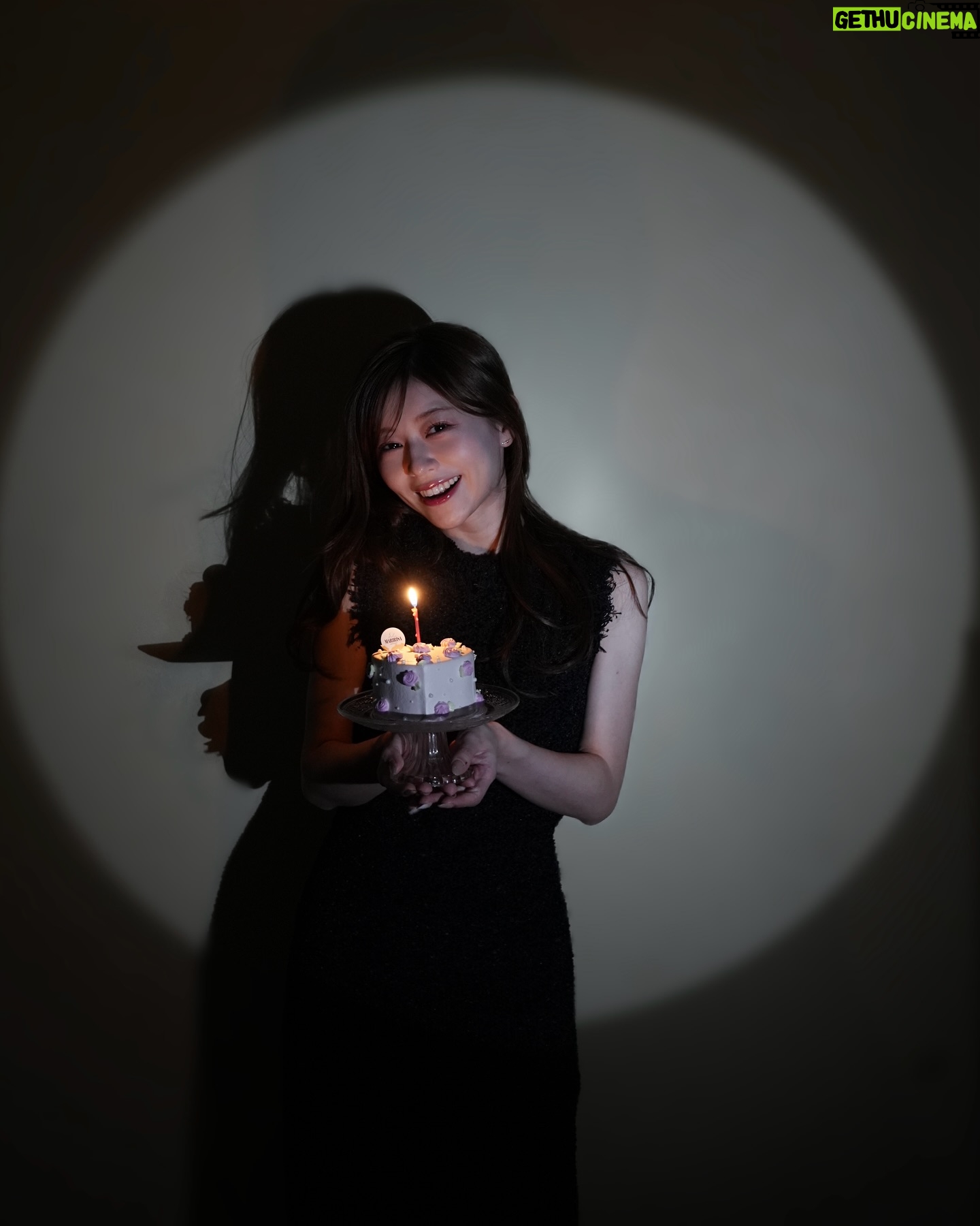 Hina Ishizaki - 9.1K Likes -
本日1月23日また1つ歳を重ねました🎂♡
いつも応援ありがとうございます!
素敵なメッセージに癒されています…♡