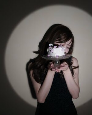 Hina Ishizaki Instagram - ⁡
本日1月23日また1つ歳を重ねました🎂♡
⁡
いつも応援ありがとうございます！
素敵なメッセージに癒されています…♡