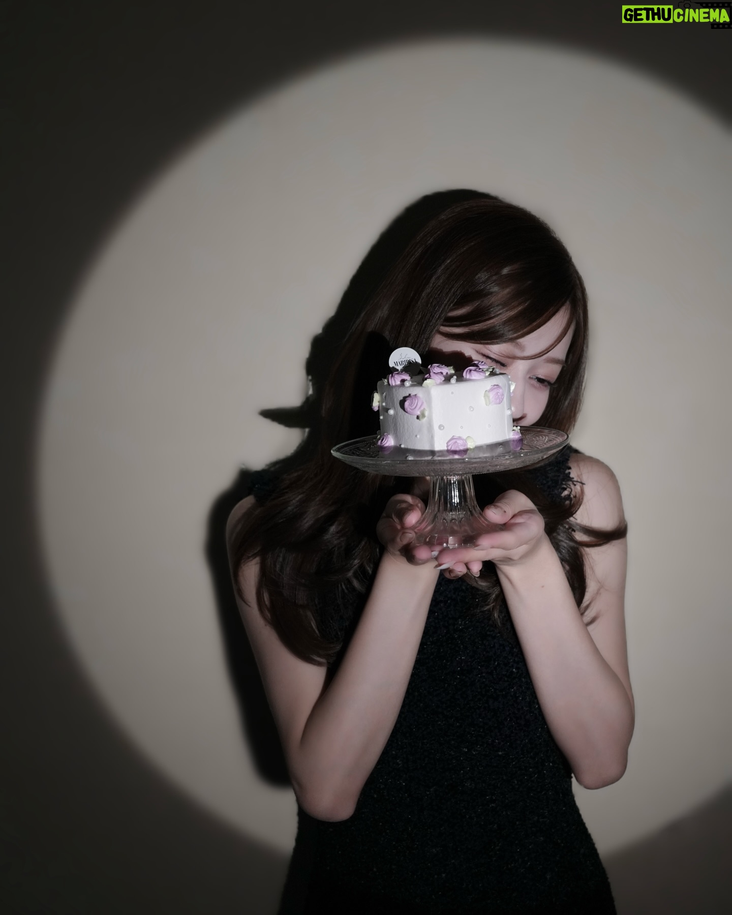 Hina Ishizaki - 9.1K Likes -
本日1月23日また1つ歳を重ねました🎂♡
いつも応援ありがとうございます!
素敵なメッセージに癒されています…♡