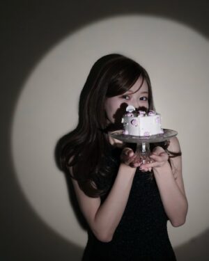 Hina Ishizaki Instagram - ⁡
本日1月23日また1つ歳を重ねました🎂♡
⁡
いつも応援ありがとうございます！
素敵なメッセージに癒されています…♡