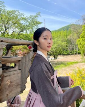 Hong Bi-ra Instagram - #옥씨부인전
우리 자모회당 이씨부인 역할을 맡게 되어 정말 행복했어요🥹
촬영하는 동안 함께한 모든 분들께 감사드리고, 제겐 매 순간순간이 소중한 선물 같은 시간이었습니다. 많은 사랑과 응원을 보내주신 모든 분들께 진심으로 감사드리며, 조만간 또 새로운 모습으로 인사드릴게요!🥰🙏🏻