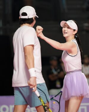 Hong Soo-ah Instagram - See you Soon @sooah.hong ❤️🇰🇷🇮🇩🎾
Terimakasih 🙏