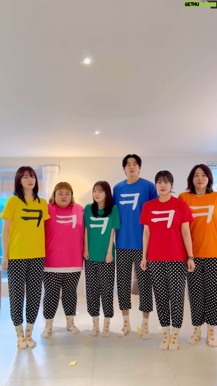 Hong Yun-hwa - 10.2K Likes - 드라마 촬영보다 힘든 릴스촬영.. 

#24시헬스클럽
 With @yunhwahong @eeesngwoo @artist_eunji 
@qkekxgo @dau__ny