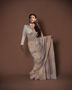 Hrishitaa Bhatt Instagram - 🩷🩷

Styledby- @stylebyriyajain
Assistant Stylist- @moreprachi__
Outfit- @warpnweftbysagrikarai
Jewellery- @nirmika_jewels
MUA- @manish_kerekar
Hair by- @hairstylist_reshma
📸- @anirudh_ramteke @abhi_nair1997
Managed by- @moushumibanerji

#explore #saree #sarees #sareelove #sareelover #sareeindia
#explorepage #exploremore #explorar #photooftheday #photography #photoshoot #explore #explorepage #instagood #instagram #viral #viralpost #saree #love