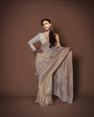 Hrishitaa Bhatt Instagram - 🩷🩷

Styledby- @stylebyriyajain
Assistant Stylist- @moreprachi__
Outfit- @warpnweftbysagrikarai
Jewellery- @nirmika_jewels
MUA- @manish_kerekar
Hair by- @hairstylist_reshma
📸- @anirudh_ramteke @abhi_nair1997
Managed by- @moushumibanerji

#explore #saree #sarees #sareelove #sareelover #sareeindia
#explorepage #exploremore #explorar #photooftheday #photography #photoshoot #explore #explorepage #instagood #instagram #viral #viralpost #saree #love