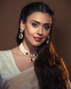 Hrishitaa Bhatt Instagram - 🩷🩷

Styledby- @stylebyriyajain
Assistant Stylist- @moreprachi__
Outfit- @warpnweftbysagrikarai
Jewellery- @nirmika_jewels
MUA- @manish_kerekar
Hair by- @hairstylist_reshma
📸- @anirudh_ramteke @abhi_nair1997
Managed by- @moushumibanerji

#explore #saree #sarees #sareelove #sareelover #sareeindia
#explorepage #exploremore #explorar #photooftheday #photography #photoshoot #explore #explorepage #instagood #instagram #viral #viralpost #saree #love