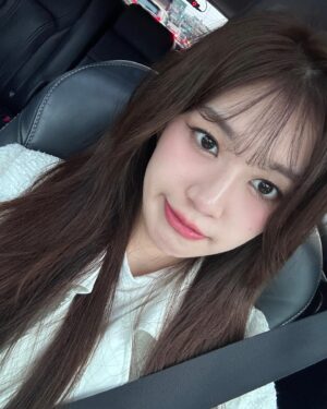 Hsin-Ling Chi Instagram - 來苗栗走走～💕💕

-
💇🏻‍♀️謝謝 @misa__round2  解決了我的三心二意
因為我想要的是在室內看起來像黑色的髮色
但！欸？其實不是全黑！
想帶點咖啡感 陽光下要反光的咖啡（？

然後瀏海想要有時候可以妹妹頭
有時候可以撥去旁邊不會被發現
完全💯🤣😍 遇到Misa真的是不會有選擇困難的問題了 哈哈哈