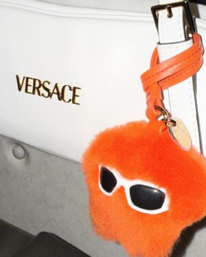 Hua Chen Instagram - 情人節快肉💌 
新歌最喜歡哪一句歌詞 告訴我！
‘
@Versace #Versace #versacetag