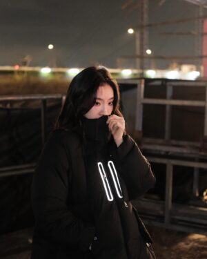 Hua Chen Instagram - 冷冷的天要記得保暖呦♡