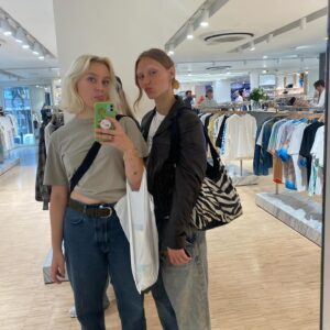 Ida Marie Nielsen Instagram - Life with my favourite people 🐞 Swipe to le🔚for a lil beachtime madness
