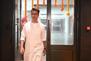 Idhika Paul Instagram - Glimpses straight from the #RaghuDakat Mahurat ✨

দেখা হবে বড়পর্দায়, পুজো ২০২৫।

@dhrubo_banerjee_official @imdevadhikari @sohinisarkar01 @actresspaul @nilayanofficial @rathijit.bhattacharjee @svfmusic @sangeetbanglaofficial @deventertainmentventures @anirbanbhattacharyaofficial @aby2806 @shrikantmohta @iammony #SVF