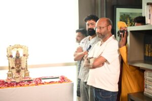 Idhika Paul Instagram - Glimpses straight from the #RaghuDakat Mahurat ✨

দেখা হবে বড়পর্দায়, পুজো ২০২৫।

@dhrubo_banerjee_official @imdevadhikari @sohinisarkar01 @actresspaul @nilayanofficial @rathijit.bhattacharjee @svfmusic @sangeetbanglaofficial @deventertainmentventures @anirbanbhattacharyaofficial @aby2806 @shrikantmohta @iammony #SVF
