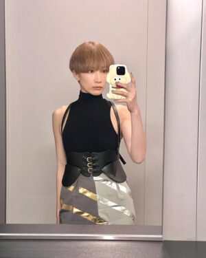 Ikumi Nakajima Instagram - ショートカットのおもひでたち💇
メイクはtricotでもお世話になってる @natsu.hair.make さん❤️
だいすき😭