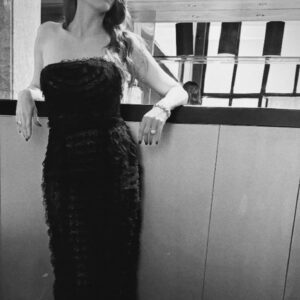 Ilenia Pastorelli Instagram - Ieri sera alla presentazione di "ADORAZIONE" dal 20 novembre su @netflixit
Agency @ipc_international
Press Office: @tucomunicazione 
Stylist: @angelajbl 
Make-up & Hair: @emanueleromanoatelier @makingbeautymanagement 
Dress: @ermannoscervino 
Jewels: @ansuini 
Shoes: @casadeiofficial
Skin prep @delab_roma_milano 
@claudia_ferretti__