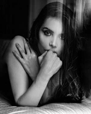 Ilenia Pastorelli Instagram - Grazie @lorenzotaliani per questi ritratti 
Mua: @emanueleromanoatelier 
Stylist: @angelajbl
Look :@wolford
Press office : @tucomunicazione
Location : @palazzonavona