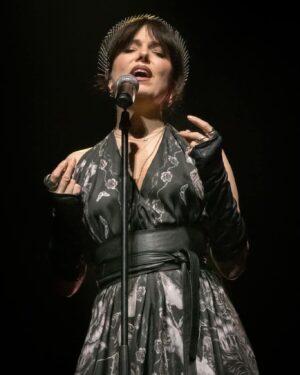 Imelda May Instagram - Adore these images of @imeldaofficial draped & swirling in Róisín Dubh silk at the Royal Festival Hall, London 🖤🥀 Photos: @deniscarpentier Headpiece: @davinalynchhats. Gloves: @paularowangloves