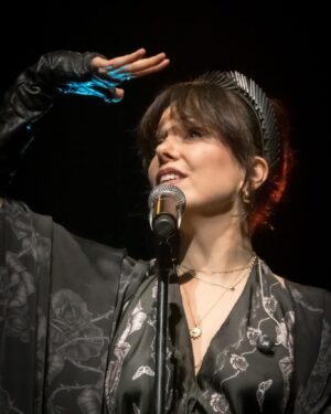 Imelda May Instagram - Adore these images of @imeldaofficial draped & swirling in Róisín Dubh silk at the Royal Festival Hall, London 🖤🥀 Photos: @deniscarpentier Headpiece: @davinalynchhats. Gloves: @paularowangloves