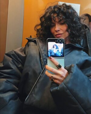 Inna Instagram - Curls ON and studio sesh' Are you ready for new music?