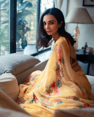 Ira Dubey Instagram - देखो वो आ गया … 🌺