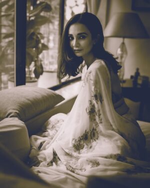 Ira Dubey Instagram - देखो वो आ गया … 🌺
