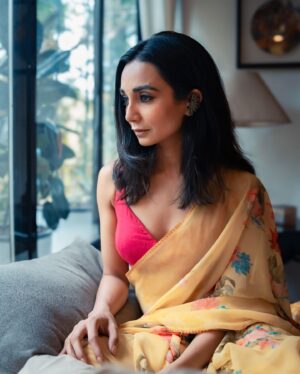 Ira Dubey Instagram - देखो वो आ गया … 🌺