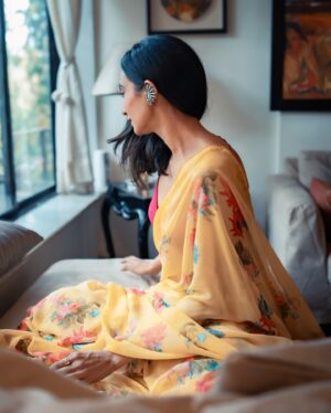 Ira Dubey Instagram - देखो वो आ गया … 🌺