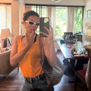 Ira Dubey Instagram - Hi December 🎄🦋✨🍇🧀 📔🍷🤡💥
