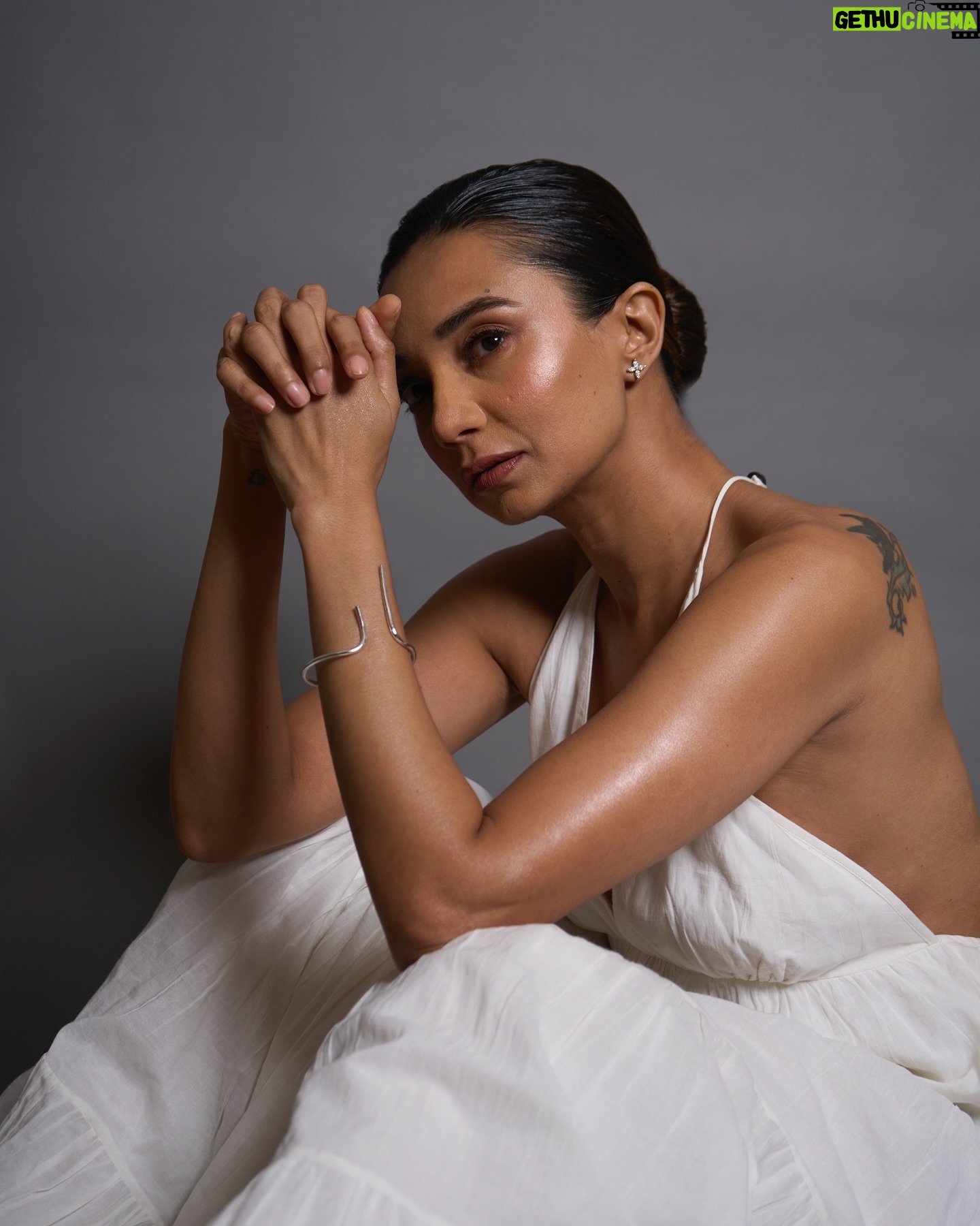 Ira Dubey - 1K Likes - ‘The real challenge is not simply to survive. Hell, anyone can do that. It’s to survive as yourself, undiminished’.
— Elia Kazan
Wearing @chola_the_label 🤍💫
📸 @harshalshah95