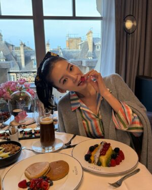 Irene Kim Instagram - Drizzling outside, cozy inside🌧️🌈
@hotellutetia