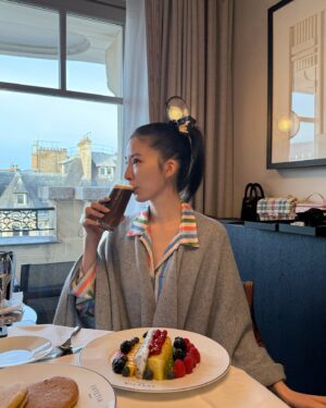 Irene Kim Instagram - Drizzling outside, cozy inside🌧️🌈
@hotellutetia