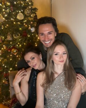 Irina Dvorovenko Instagram - Happy New Year!!!l May 2025 bring you love, joy, peace, and endless laughter! Be creative, be yourself! 🍾❤️💫🥂💐 #2025 #family #love #peace