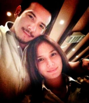 Isabel Oli Instagram - First photo from when I said yes to being his girlfriend 12 years ago! Wild how fast time flies🤍 

Happy 12, Hubb @johnprats! Love you po! 👏🏼🙏🏻🤍😉